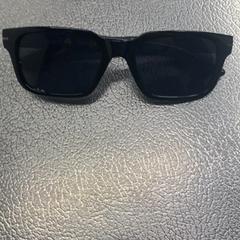 Óculos de sol Zwart, como reportado por IKEA Haarlem utilizando o iLost