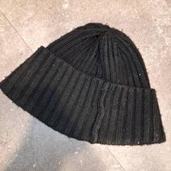 Cap zwart, come riportato da Qbuzz DMG utilizzando iLost