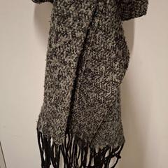 スカーフ がiLostで IKEA Grenoble によって報告されました