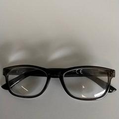 Óculos, como reportado por Regio Antwerpen - Brussel utilizando o iLost