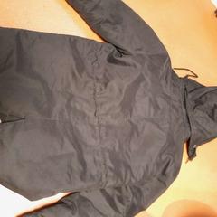 Parka noir がiLostで TCL によって報告されました