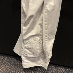 Pantaloni, come riportato da Van der Valk Hotel Utrecht utilizzando iLost