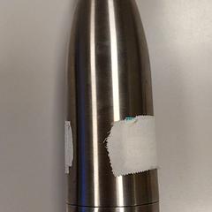 Láhev na vodu, jak nahlášeno Vrije Universiteit Amsterdam pomocí iLost