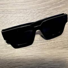 Des lunettes de soleil, a été signalé par EBS Tramplein utilisant iLost