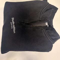 كنزة صوفية Zwart، كما تم الإبلاغ عنه بواسطة TheaterHangaar عبر iLost