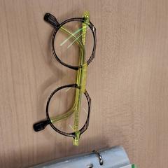 Caixa de óculos, como reportado por IKEA Avignon utilizando o iLost