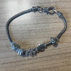 Armbånd, som rapportert av Pathé Zwolle ved bruk av iLost