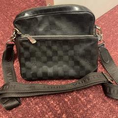 Bourse, a été signalé par ibis Styles Rotterdam Ahoy utilisant iLost