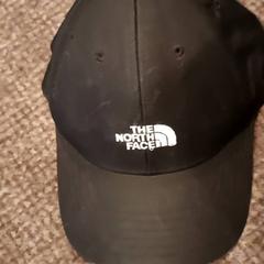 Boné, como reportado por Van der Valk Hotel Apeldoorn - De Cantharel utilizando o iLost