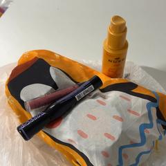 Cosmetics, como reportado por Silver Sands Beach utilizando o iLost