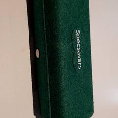 Caixa de óculos Specsavers, como reportado por Campus Den Haag utilizando o iLost