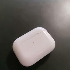 Pouzdro na airpods Apple, jak nahlášeno Conscious Hotel Westerpark pomocí iLost