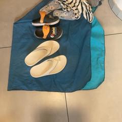 الحذاء Vêtements، كما تم الإبلاغ عنه بواسطة MEININGER Hotel Marseille Centre la Joliette عبر iLost