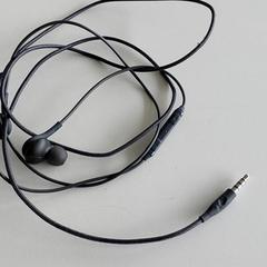 Electronics - Oortjes met draad, as reported by Regio Limburg - Leuven using iLost