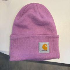 Mütze Purple Winter Cap, gemeldet von MEININGER Hotel Munich Olympiapark über iLost