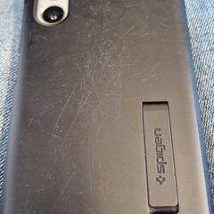 Zwarte telefoon type Spigen, iLost-i jakinarazi zaion moduan