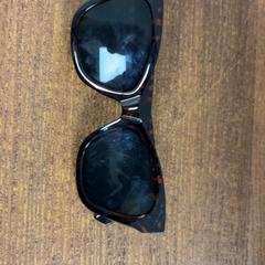 Napszemüveg Panter print bruin, amint azt Pathé Leeuwarden az iLost segítségével jelentette.