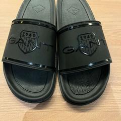 Szandál zwart GANT, amint azt Van der Valk Hotel Deventer az iLost segítségével jelentette.