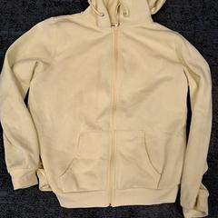 كنزة صوفية، كما تم الإبلاغ عنه بواسطة Breng Nijmegen عبر iLost