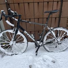 Grijze racefiets, segons s'ha informat a iLost