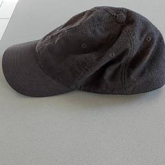 キャップ antraciet がiLostで Centraal magazijn によって報告されました