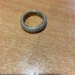 Anell, segons ha informat Pathé City mitjançant iLost