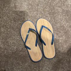 Sandały, zgłoszono przez Van der Valk Hotel Apeldoorn - De Cantharel przy użyciu iLost