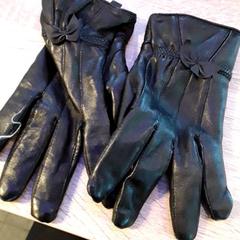 Handskar, rapporterat av EBS Tramplein med iLost