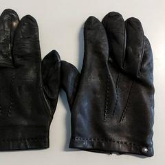 Ruházat - Handschoenen, amint azt Regio Oost-Vlaanderen az iLost segítségével jelentette.