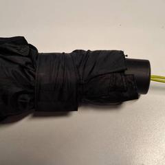 مظلة Zwart، كما تم الإبلاغ عنه بواسطة TheaterHangaar عبر iLost