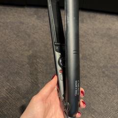 Žehlička na vlasy, jak nahlášeno Van der Valk Hotel Utrecht pomocí iLost