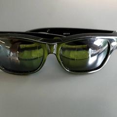 Betaurrekoak Zonnebril, gisa salatu by Centraal magazijn iLost erabiliz