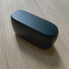 black ear pods، كما تم الإبلاغ عنه عبر iLost