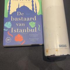 Libro & Botella de agua, ha sido reportado por Van der Valk Hotel Utrecht con iLost