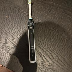 電動歯ブラシ がiLostで Van der Valk Hotel Amsterdam-Amstel によって報告されました