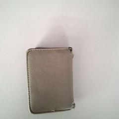 Porte-monnaie Levêque، كما تم الإبلاغ عنه بواسطة Twisto عبر iLost