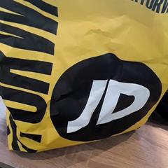 Táska, amint azt EBS Tramplein az iLost segítségével jelentette.