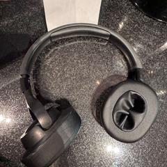 Headphones zwart, as reported by Hotel Van der Valk Harderwijk op de Veluwe using iLost