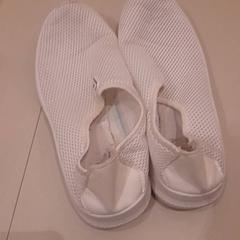 Sko Witte, som rapportert av Van der Valk Hotel Schiphol ved bruk av iLost