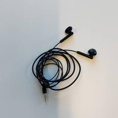 Oortjes met draad, zoals gemeld door Centraal magazijn met iLost