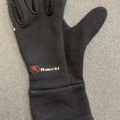 Gant Schwarz Sport, a été signalé par Schönbrunn "Group Center" utilisant iLost