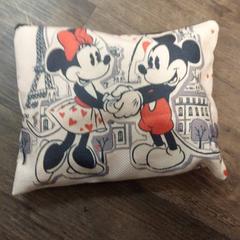 Smink táska, amint azt Inntel Hotels Amsterdam Centre az iLost segítségével jelentette.