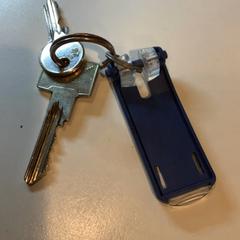 Llaves Aan blauwe hanger, ha sido reportado por Gemeente Amsterdam con iLost