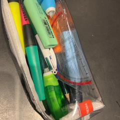 ペンケース Doorzichtig Hema がiLostで Universiteit Gent - Faculteitsbibliotheek LW によって報告されました