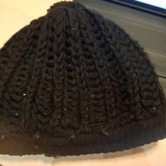 قبعة صغيرة، كما تم الإبلاغ عنه بواسطة IKEA Paris - Italie Deux عبر iLost