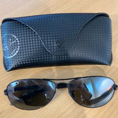 Sunglasses Rayban, a été signalé par Pathé Tilburg Stappegoor utilisant iLost