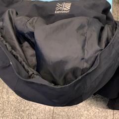 Bunda Blauw, jak nahlášeno Eindhoven Airport pomocí iLost