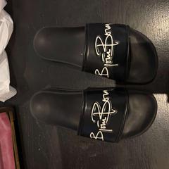 Schoen & Slippers Zwart, zoals gemeld door Van der Valk Hotel Amsterdam-Amstel met iLost