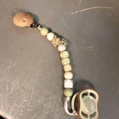 Speen met ketting, amint azt Diergaarde Blijdorp az iLost segítségével jelentette.