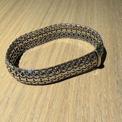 Polsera silver, segons ha informat Conscious hotel Oudegracht mitjançant iLost